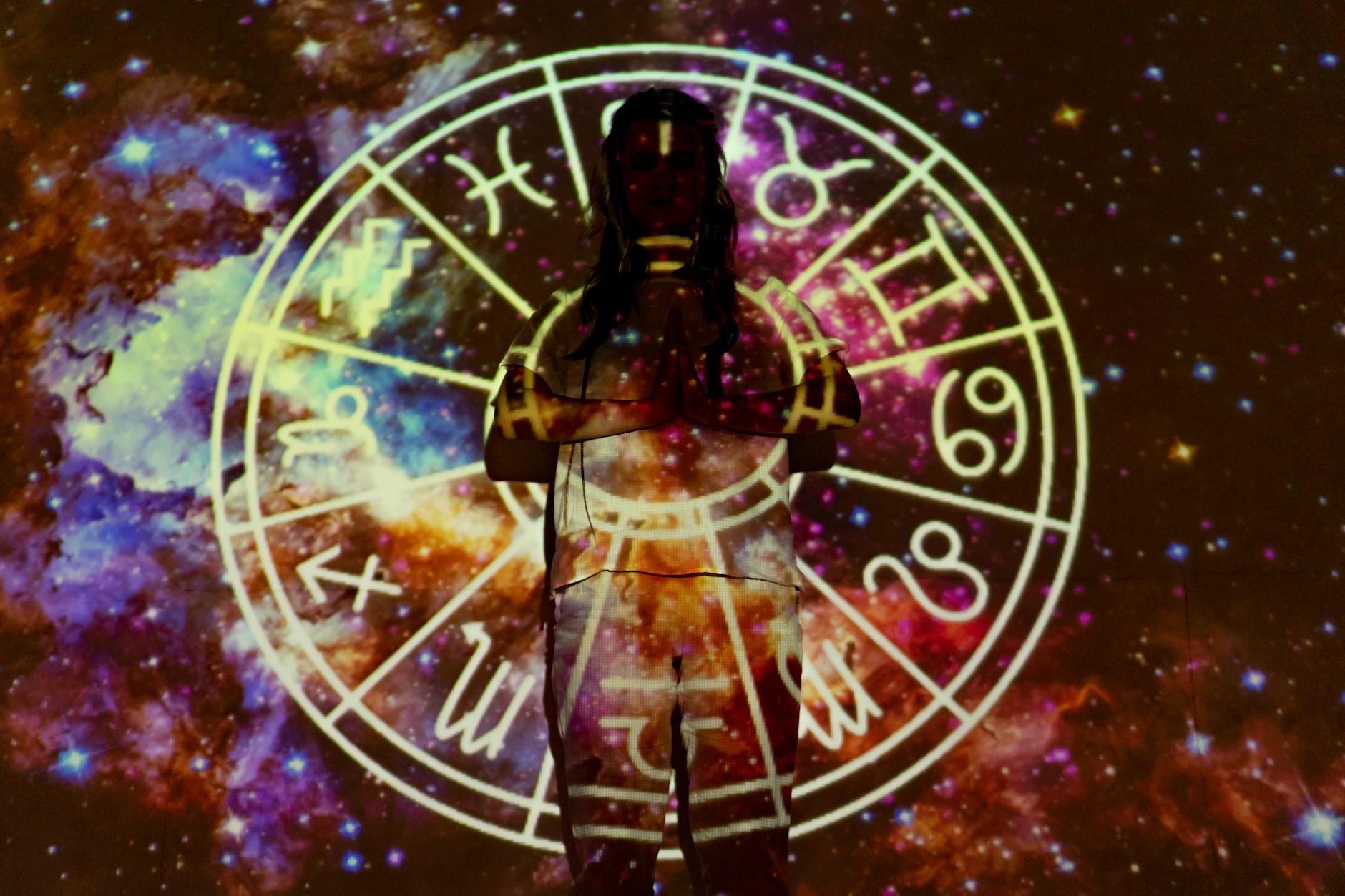 Ramalan bintang dan zodiak untuk membantu memprediksi masa depan